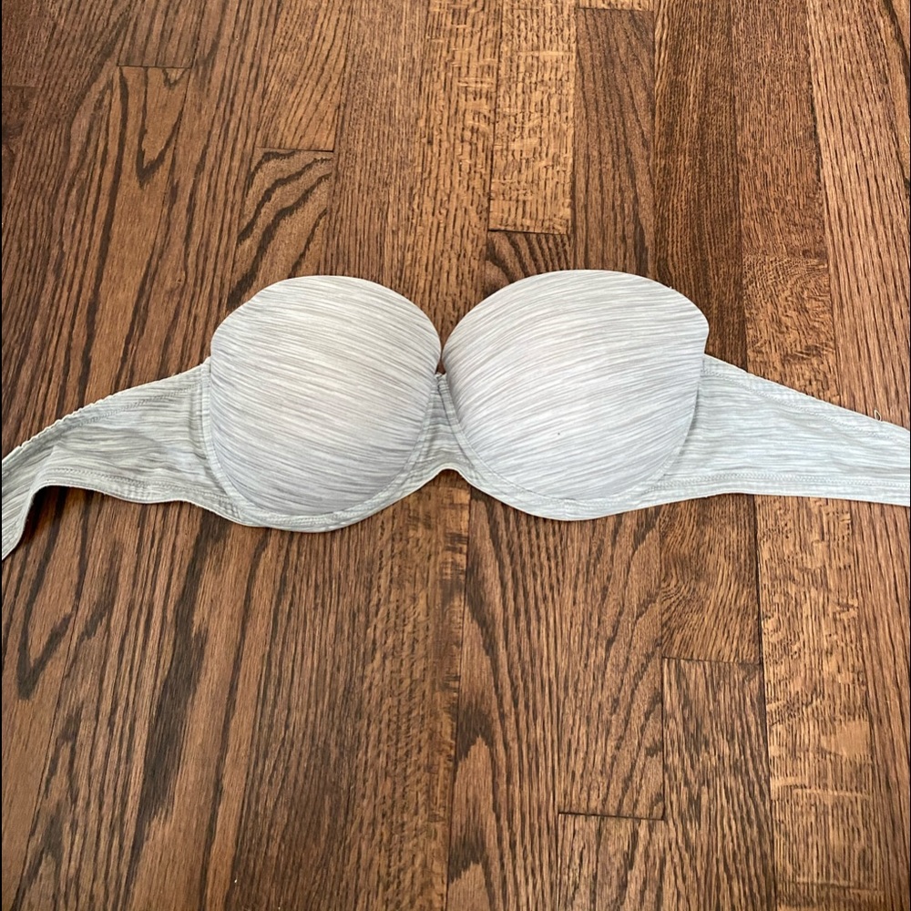 ⭐️VS PINK gray strapless push up w extra straps⭐️